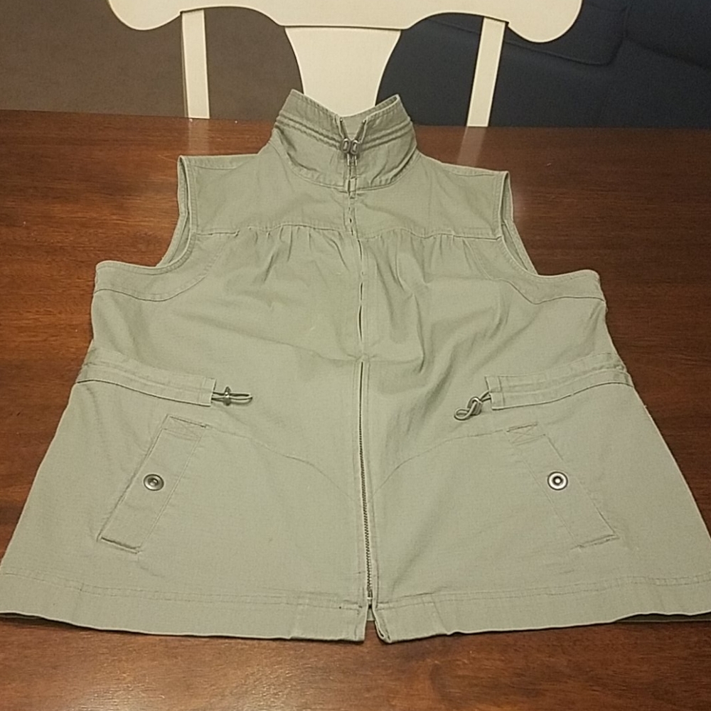 Adorable Army Green Vest - Picture 5 of 10